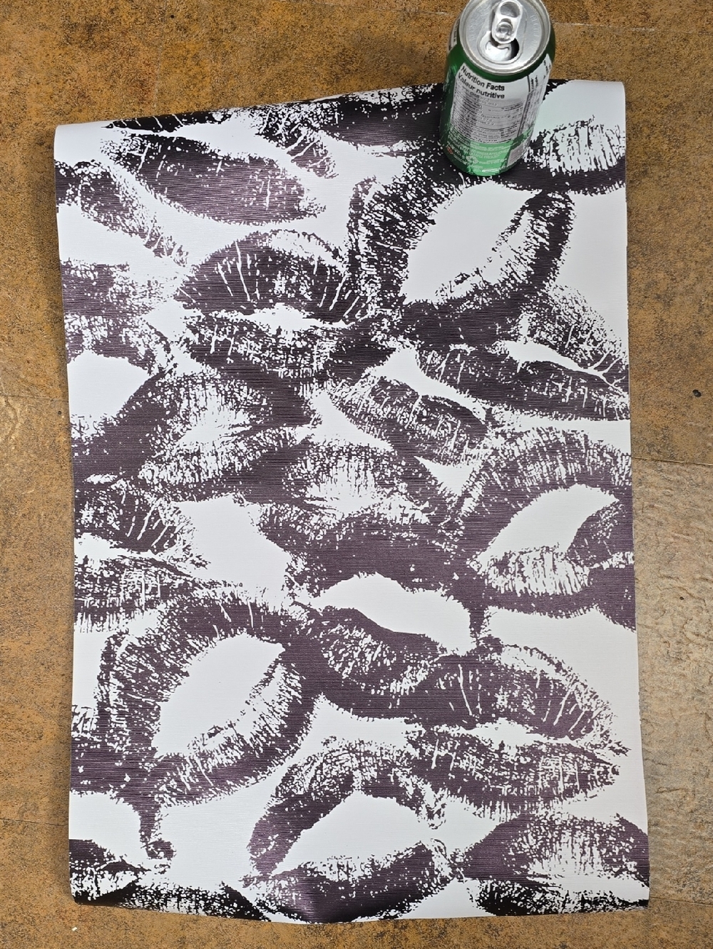 Kisses Print Wall Art Canvas #1 (Not Framed) 30xmx40xm (NEW)